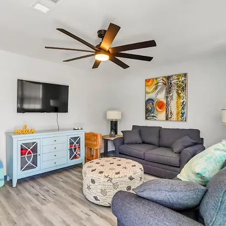Villa Bungalow 1Mile From Beach Tvs Games Backyard